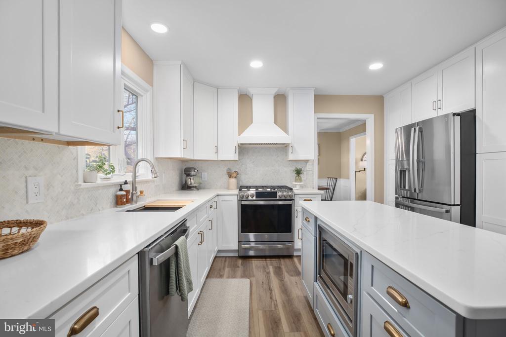 6231 SWEETBRIAR DRIVE
