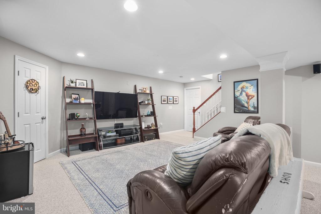 6231 SWEETBRIAR DRIVE