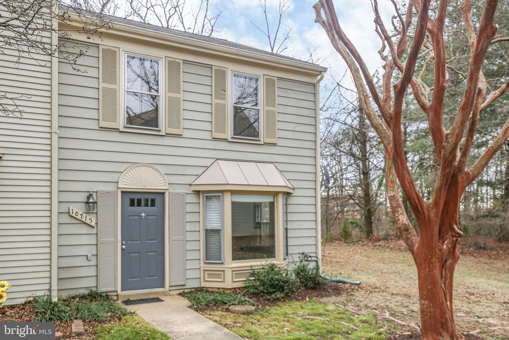 10715 GRETA LYNN COURT