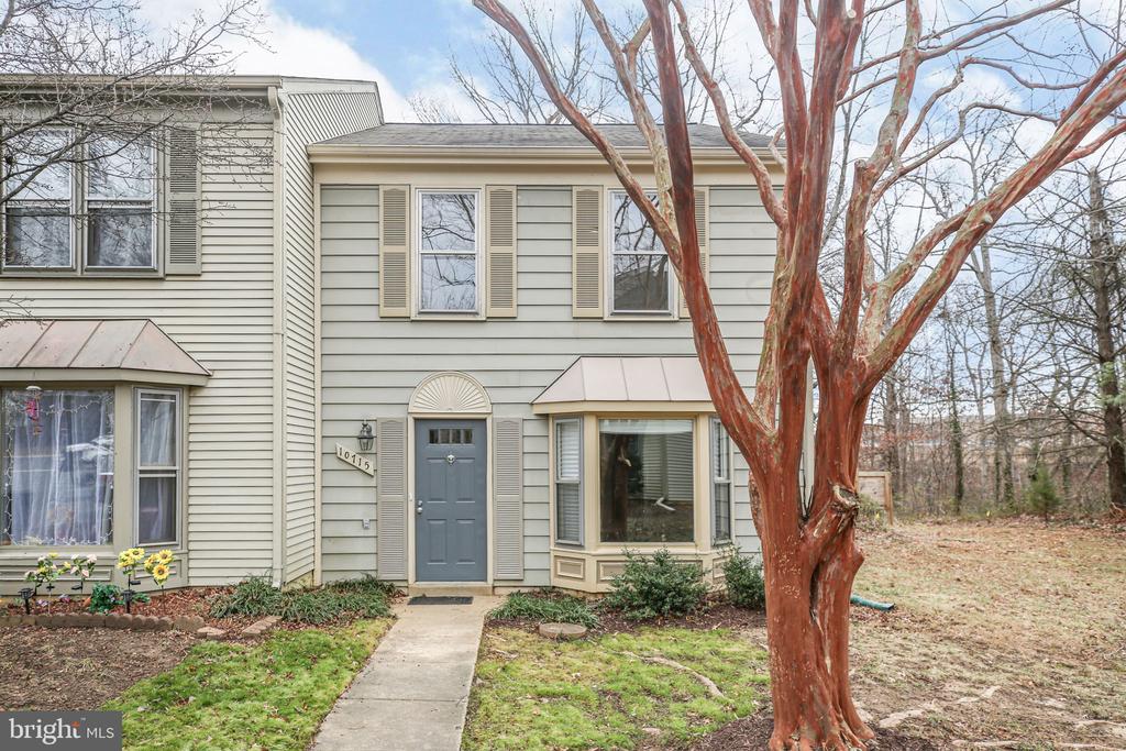 10715 GRETA LYNN COURT