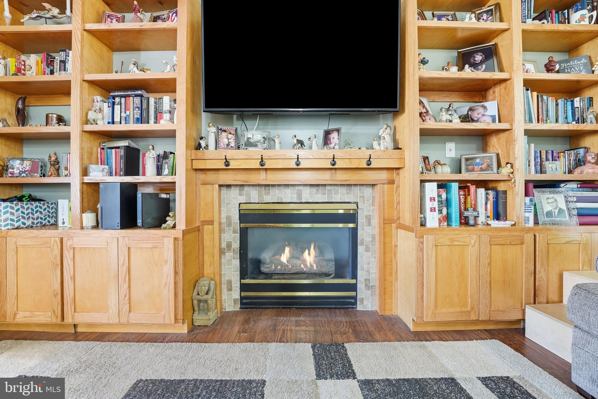 9806 KENMORE COURT