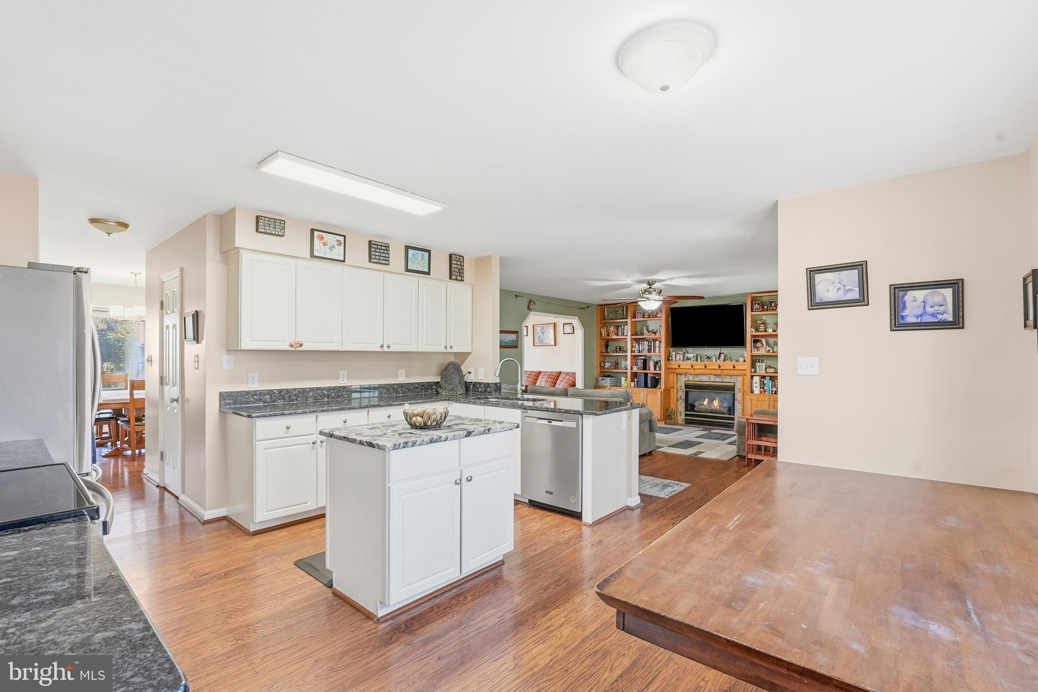 9806 KENMORE COURT