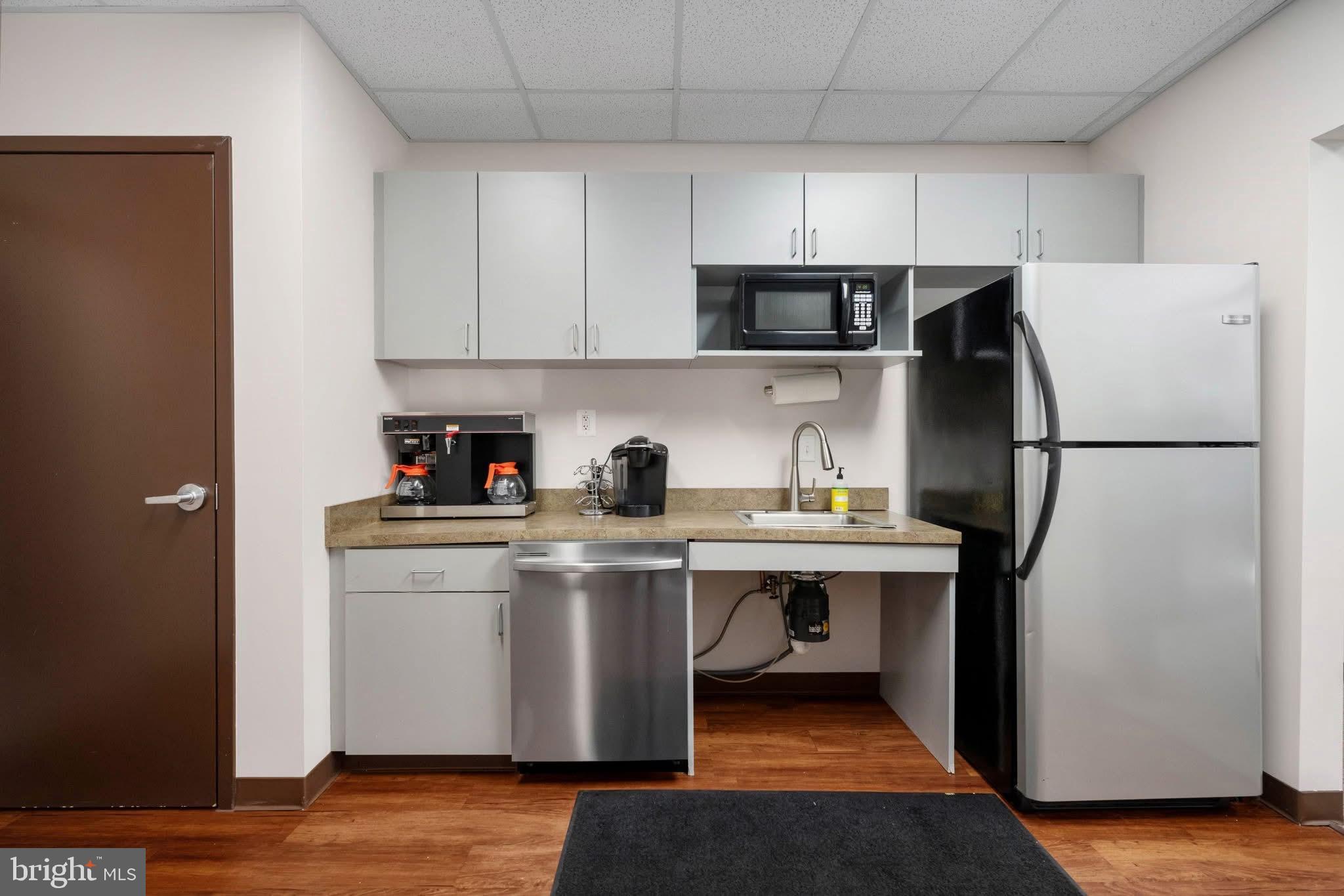 927 MAPLE GROVE DRIVE 201