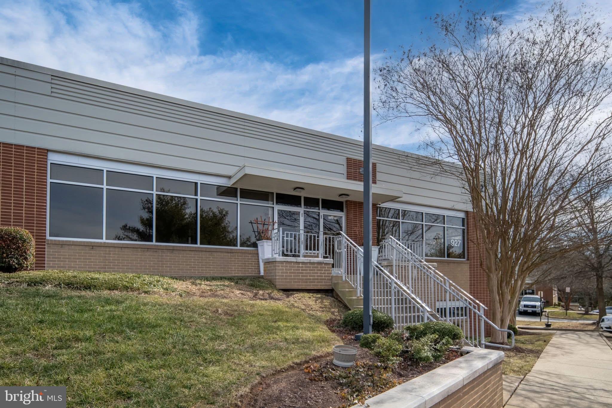 927 MAPLE GROVE DRIVE 201