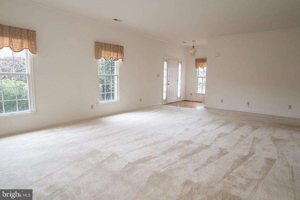 9214 SAINT ANDREWS LANE