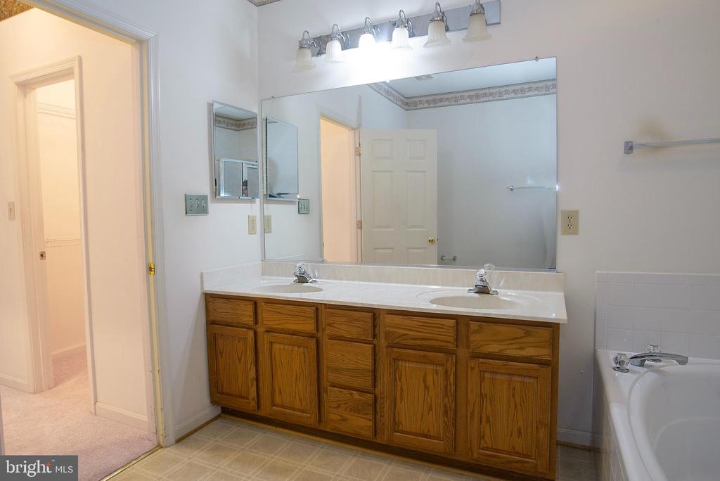 9214 SAINT ANDREWS LANE