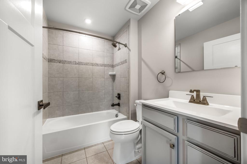 7607 LOUGHTON LANE