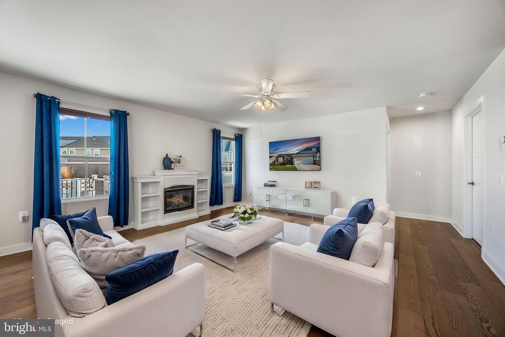7607 LOUGHTON LANE