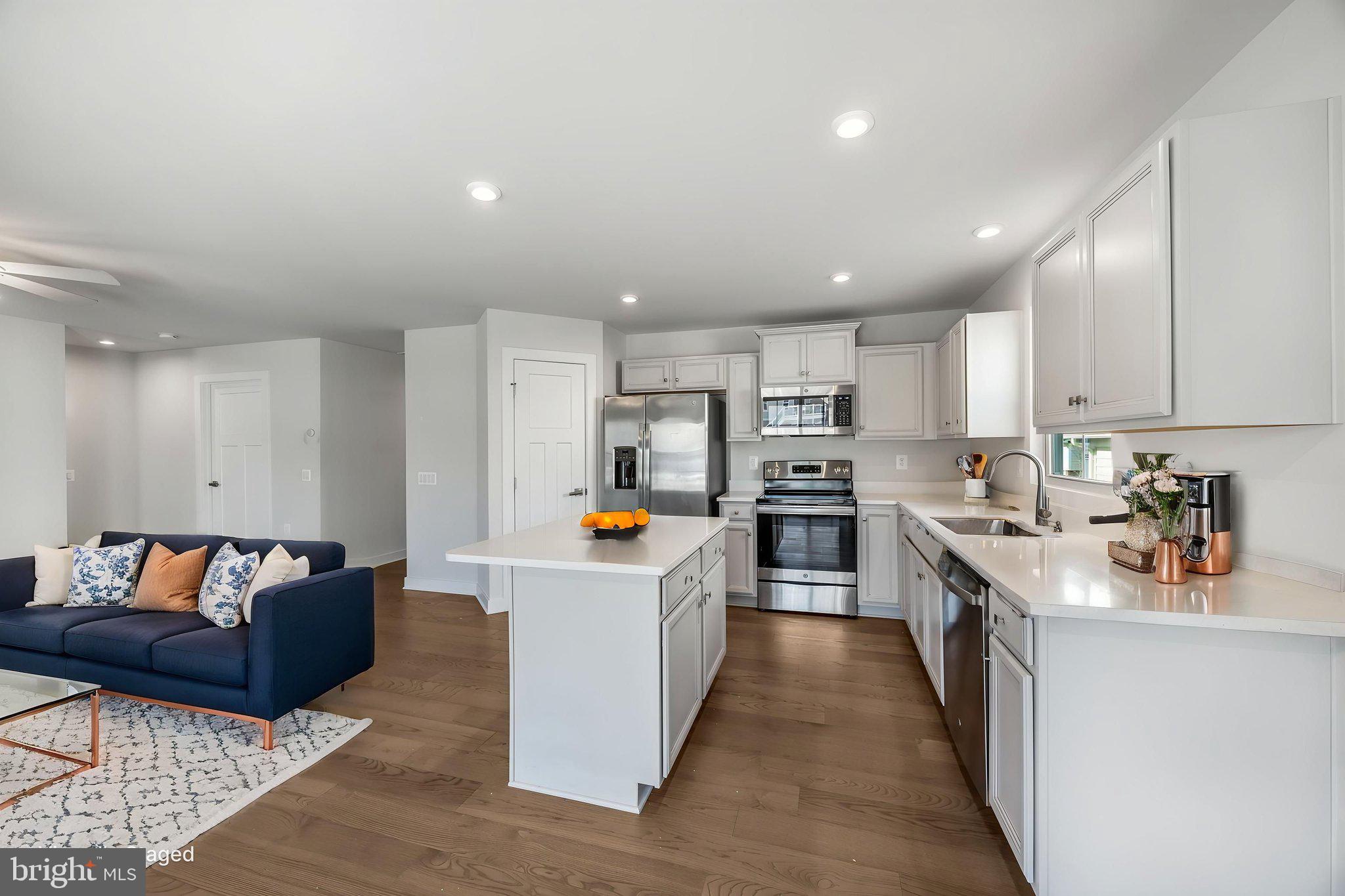 7607 LOUGHTON LANE