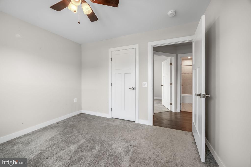 7607 LOUGHTON LANE