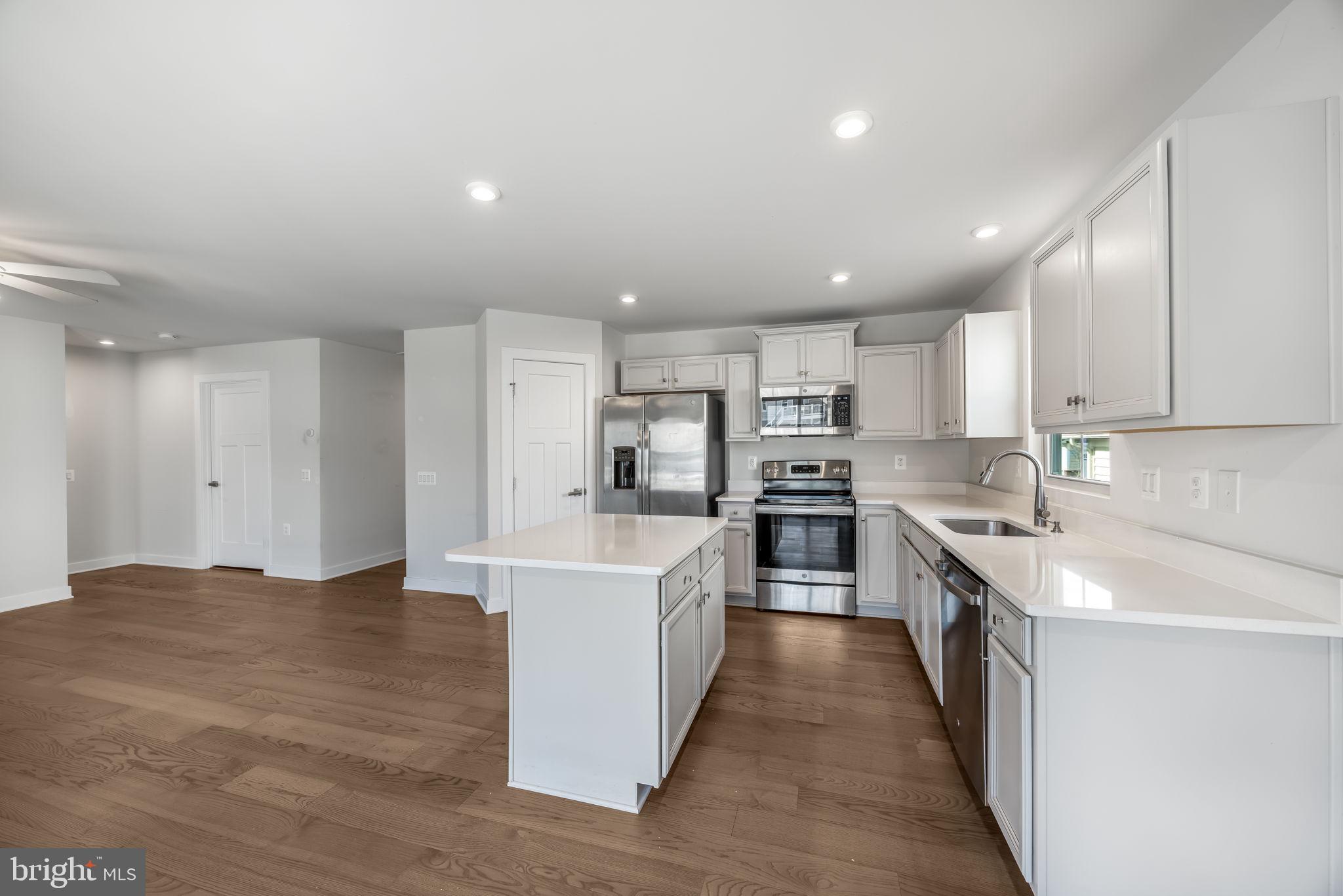 7607 LOUGHTON LANE