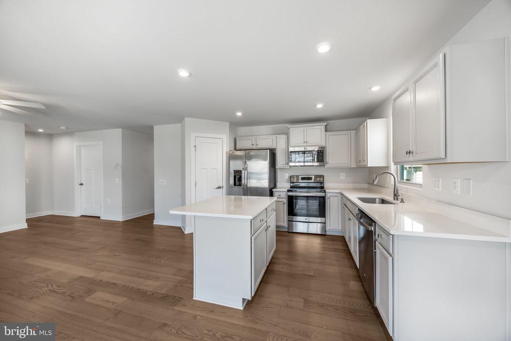 7607 LOUGHTON LANE