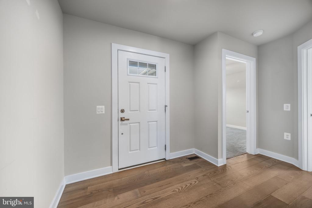 7607 LOUGHTON LANE