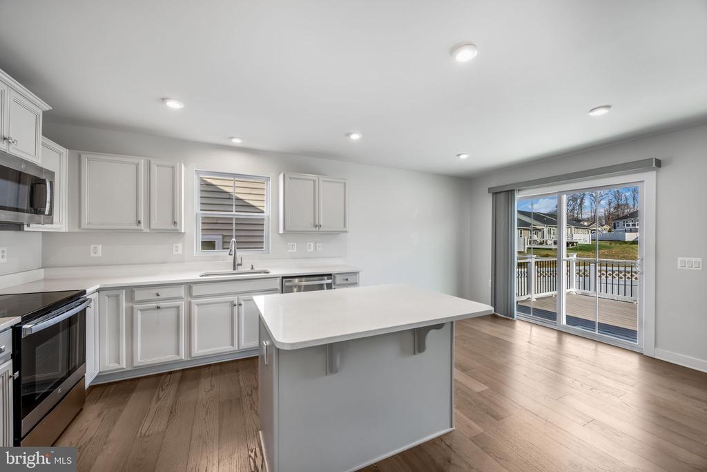 7607 LOUGHTON LANE