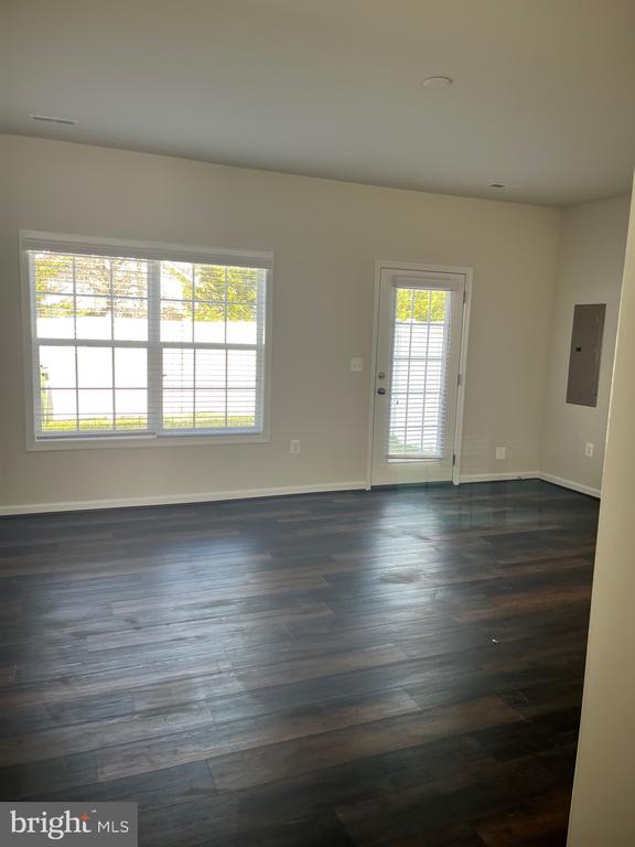 12114 BOWLING FARM COURT