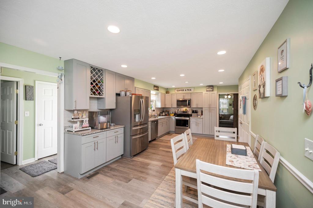 9504 QUAIL MEADOWS DRIVE