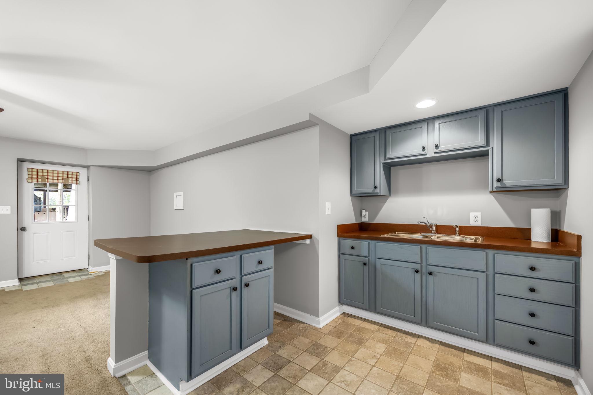 6657 LAWYERS ROAD