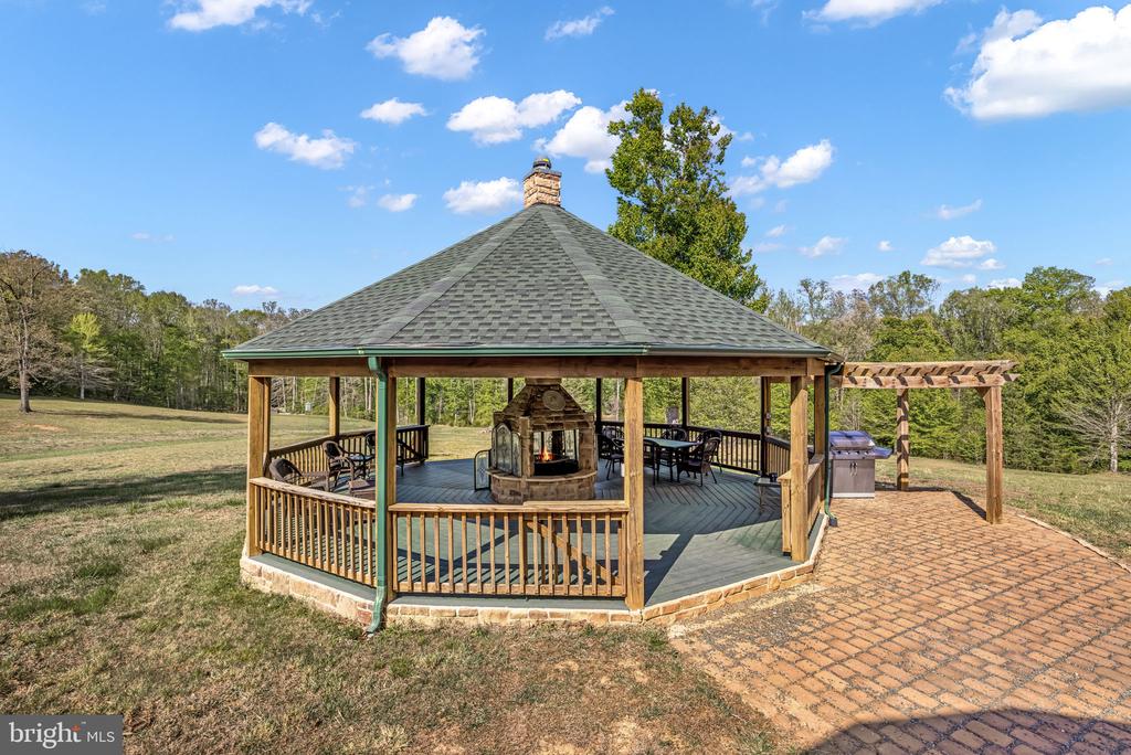 6657 LAWYERS ROAD