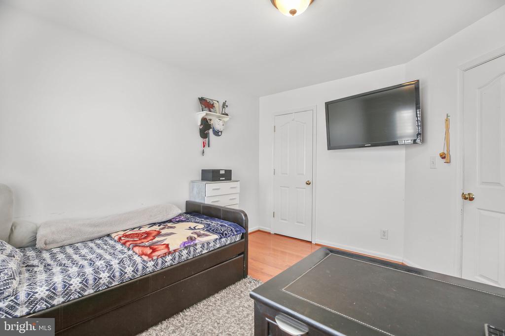 10804 TIDES COURT