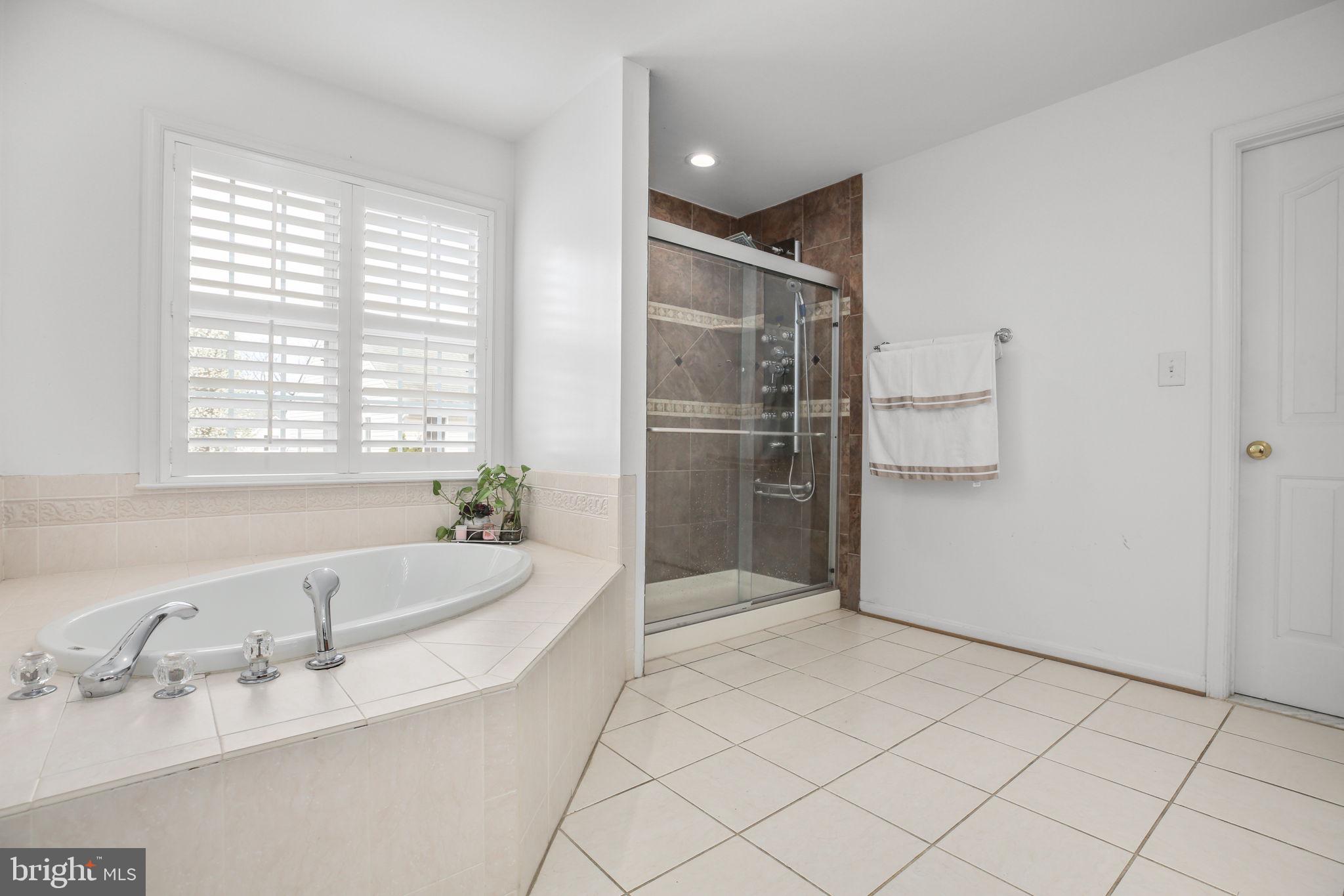 10804 TIDES COURT