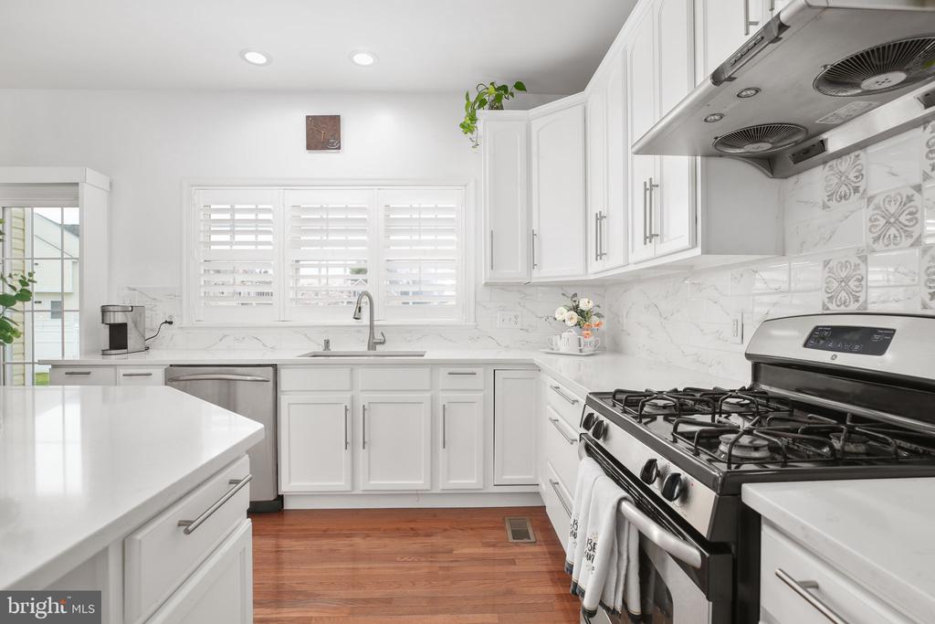 10804 TIDES COURT