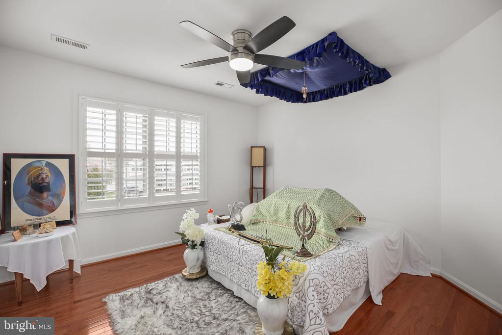 10804 TIDES COURT