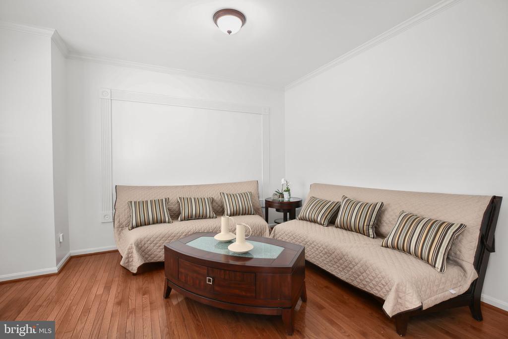 10804 TIDES COURT
