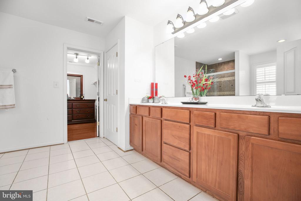 10804 TIDES COURT