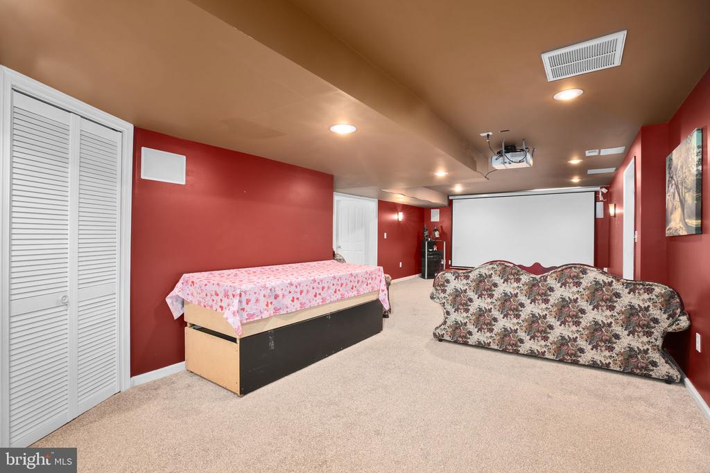 10804 TIDES COURT