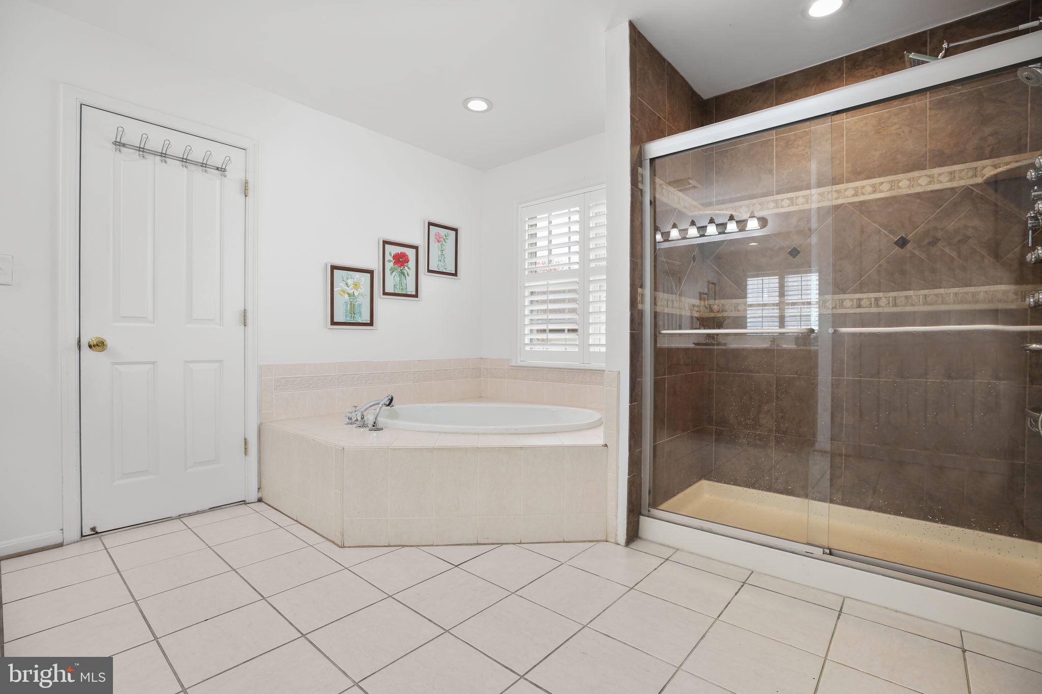 10804 TIDES COURT