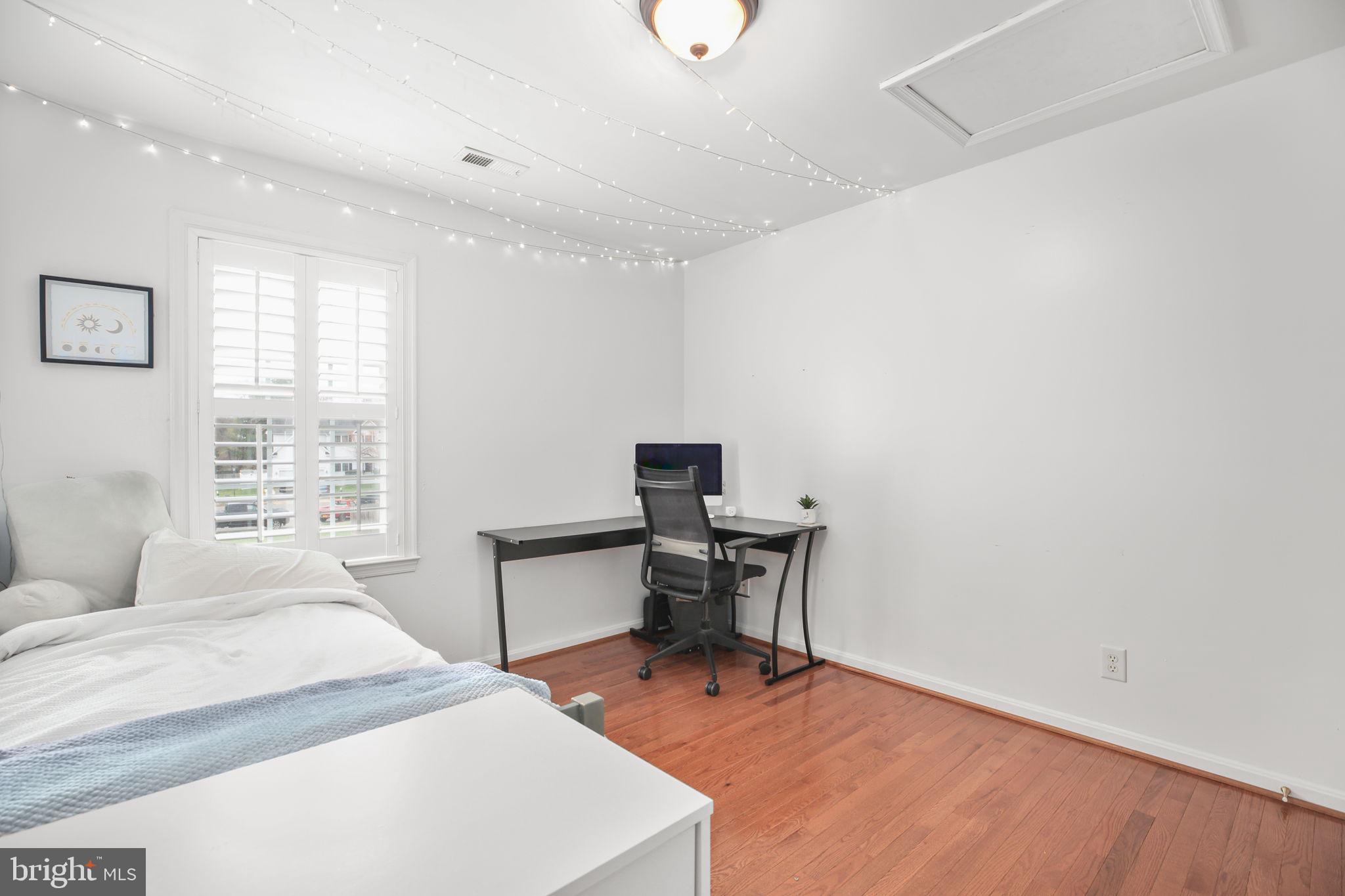 10804 TIDES COURT