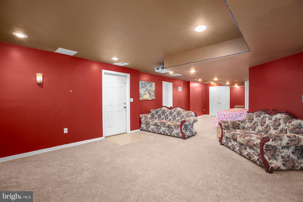 10804 TIDES COURT