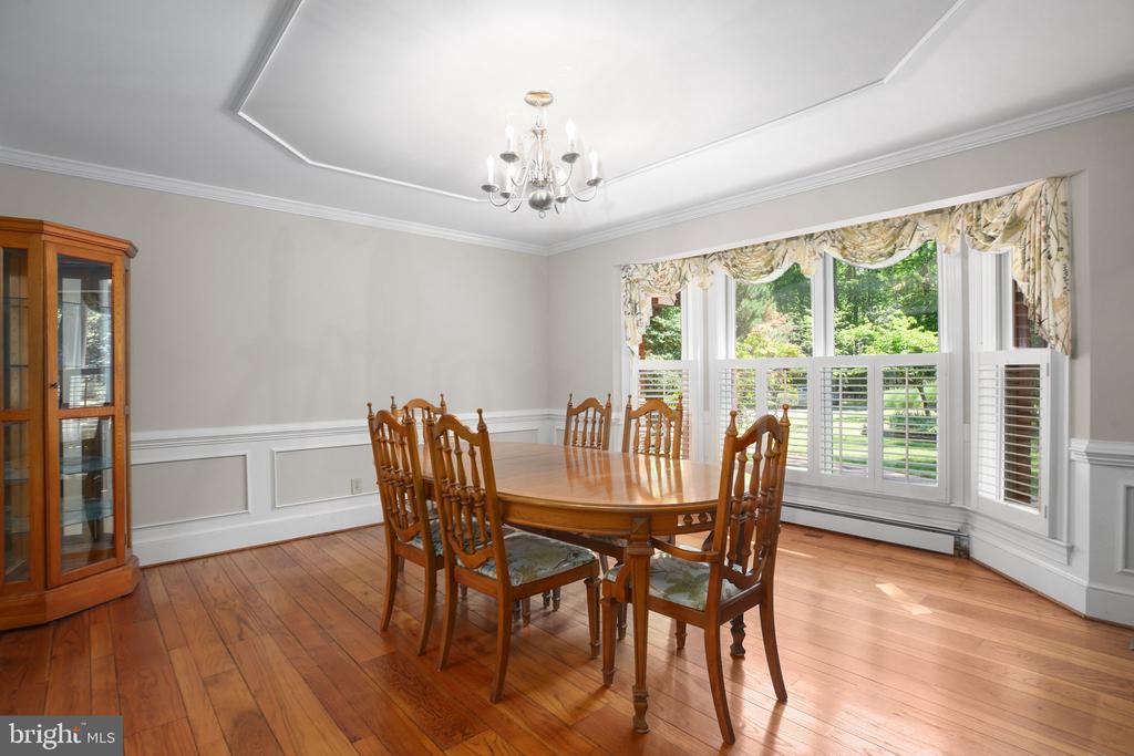 11 RIVER OAK PLACE