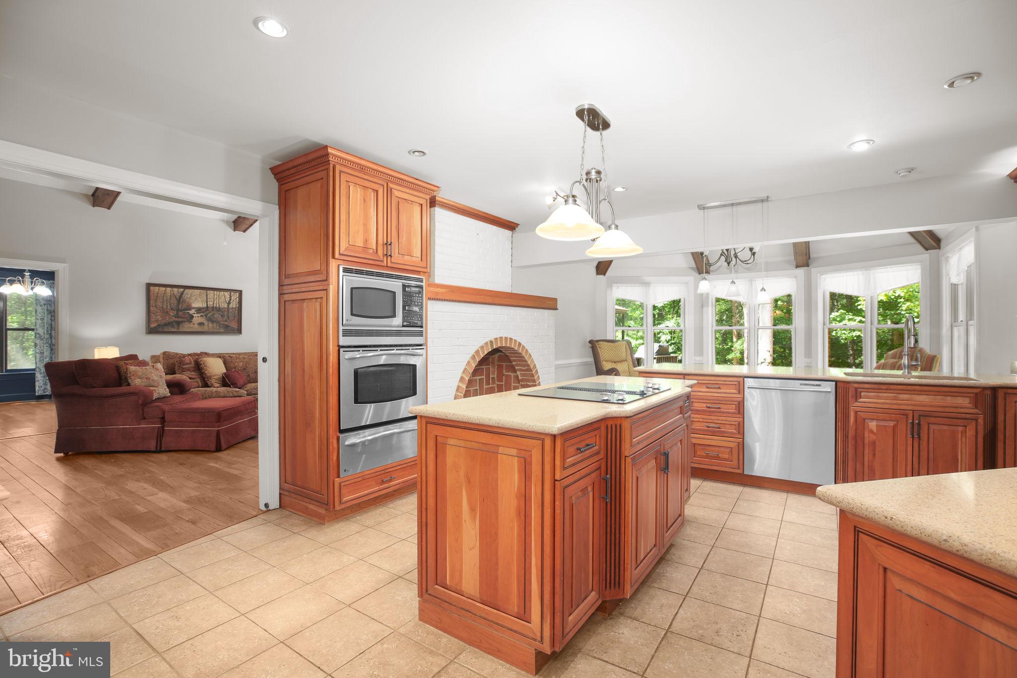 11 RIVER OAK PLACE