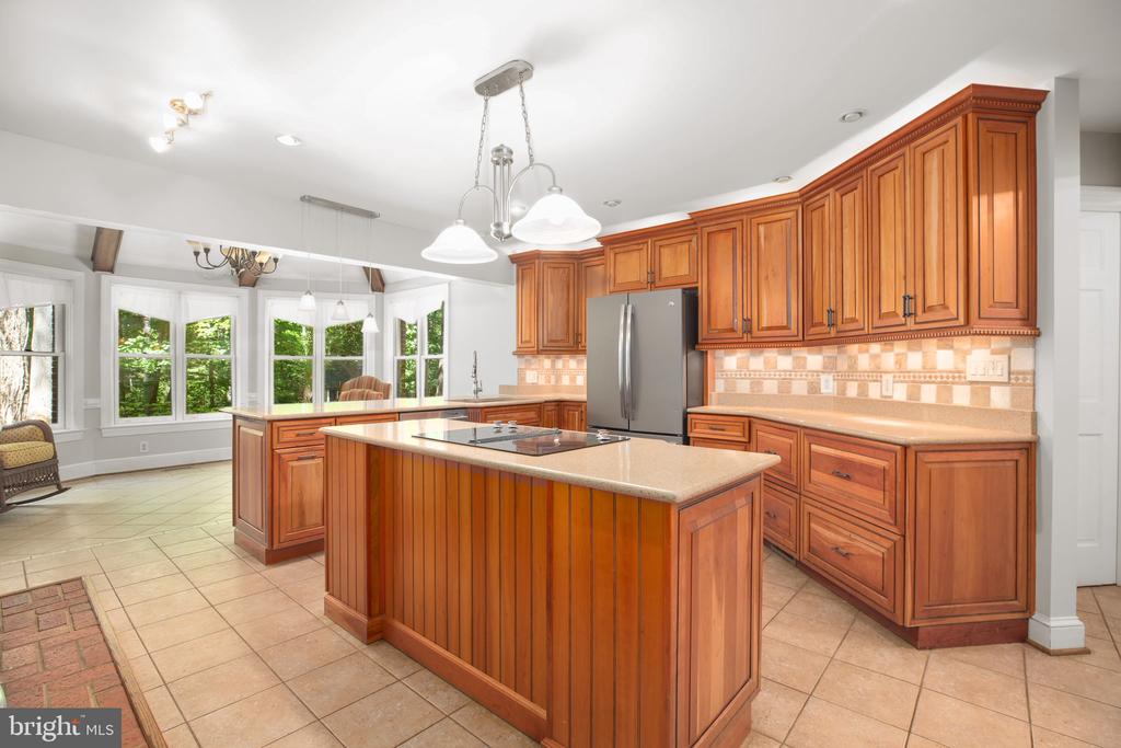 11 RIVER OAK PLACE