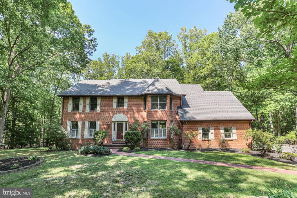 11 RIVER OAK PLACE