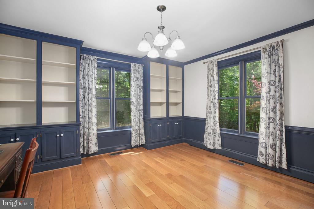11 RIVER OAK PLACE