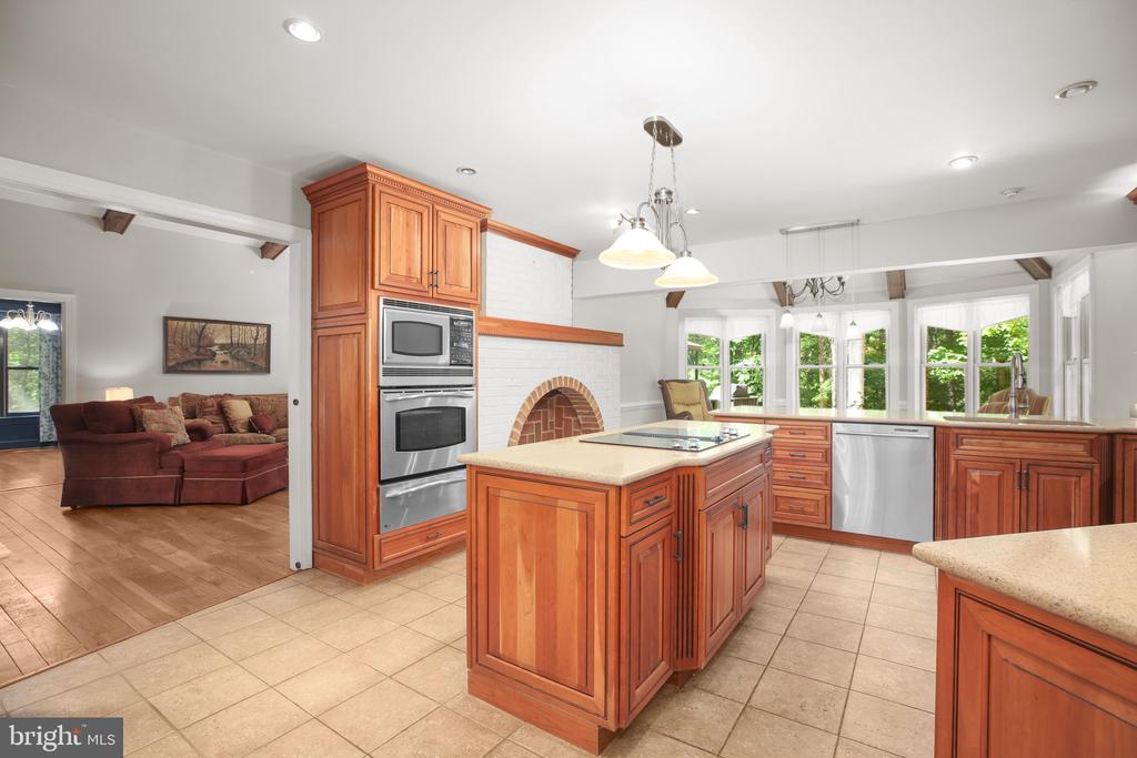 11 RIVER OAK PLACE