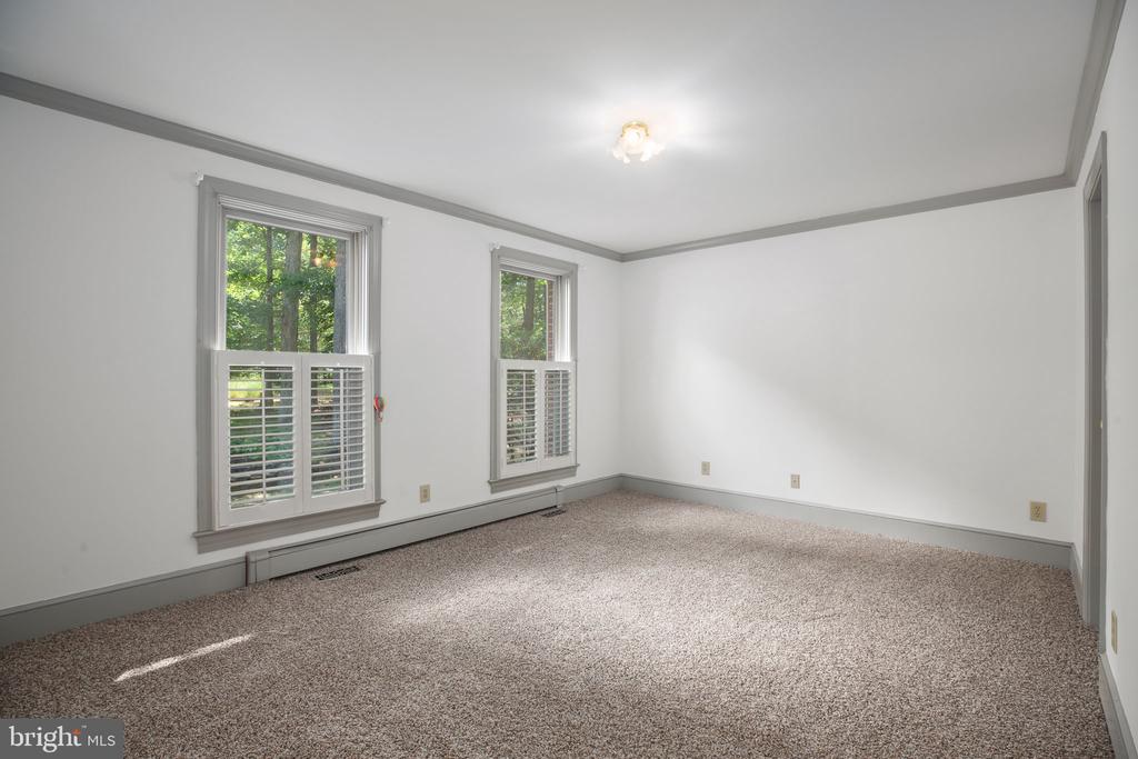 11 RIVER OAK PLACE