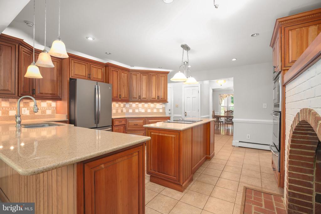 11 RIVER OAK PLACE