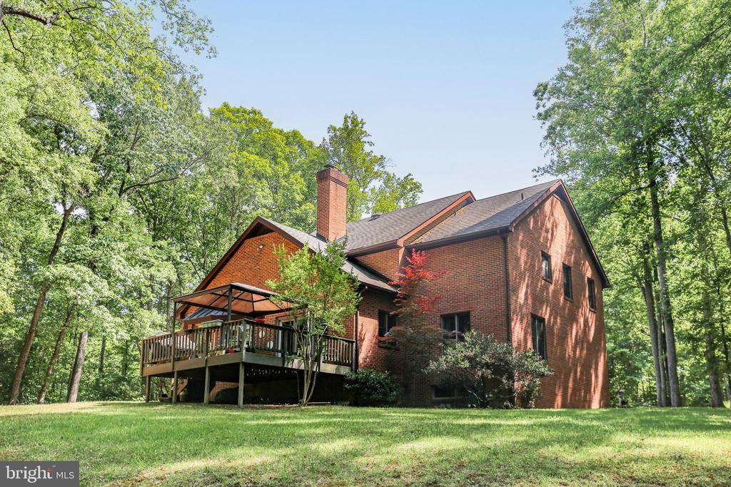 11 RIVER OAK PLACE