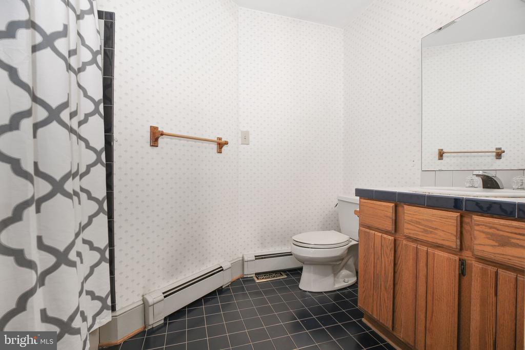 11 RIVER OAK PLACE