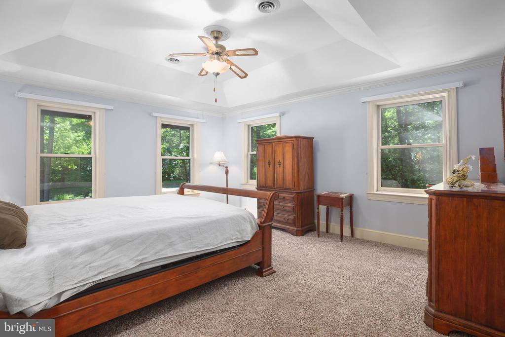 11 RIVER OAK PLACE