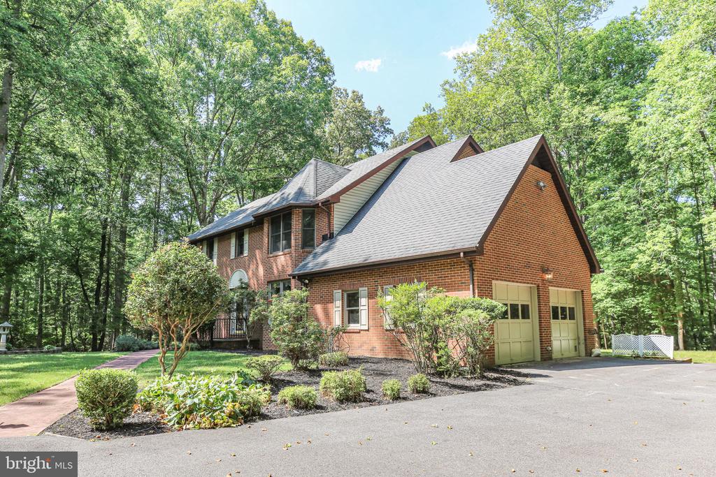 11 RIVER OAK PLACE