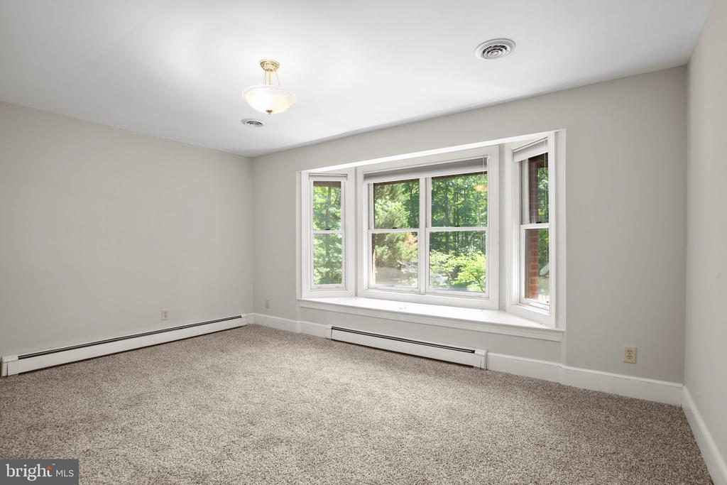 11 RIVER OAK PLACE