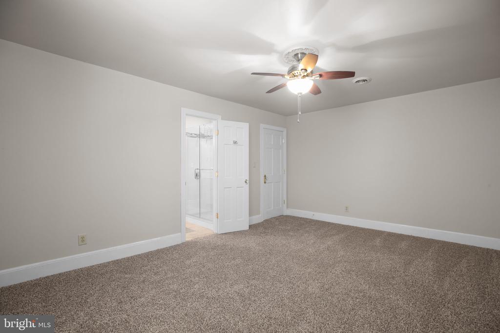 11 RIVER OAK PLACE