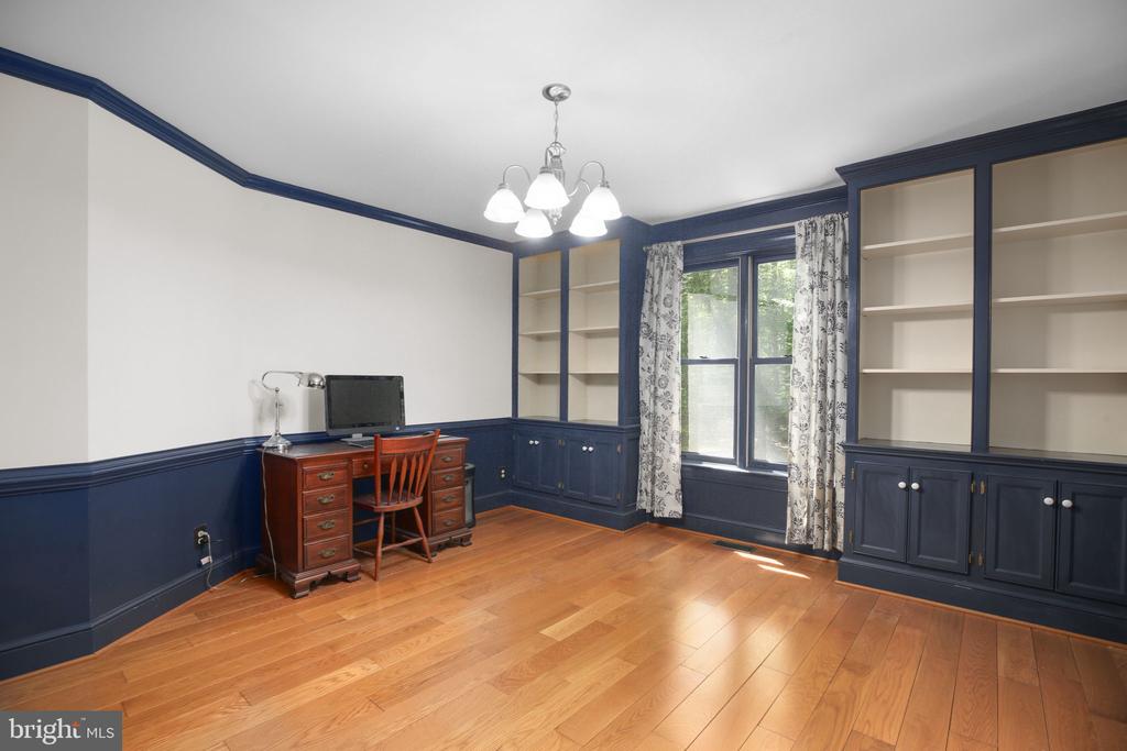 11 RIVER OAK PLACE