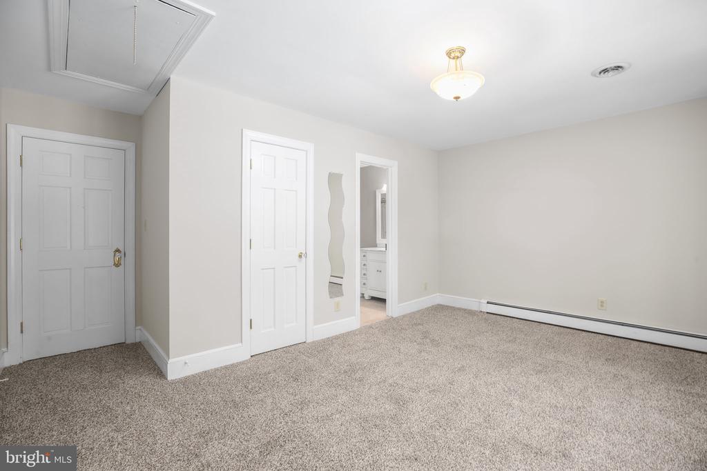 11 RIVER OAK PLACE