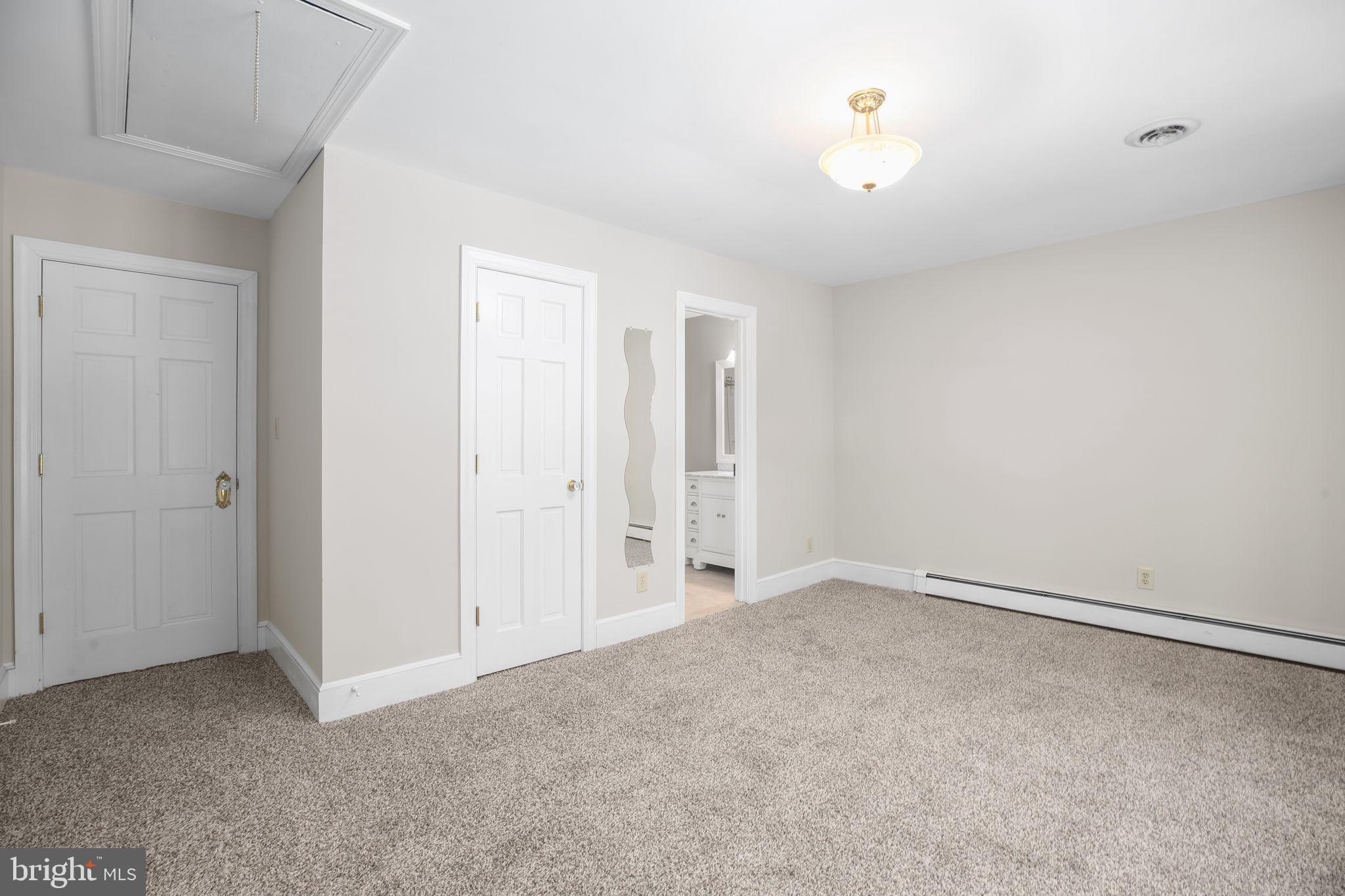 11 RIVER OAK PLACE