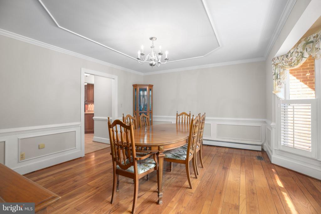 11 RIVER OAK PLACE